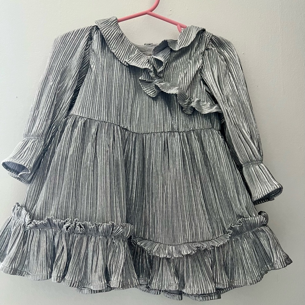 I bought it for my daughter to be wear for Christmas. Has been wore just once.